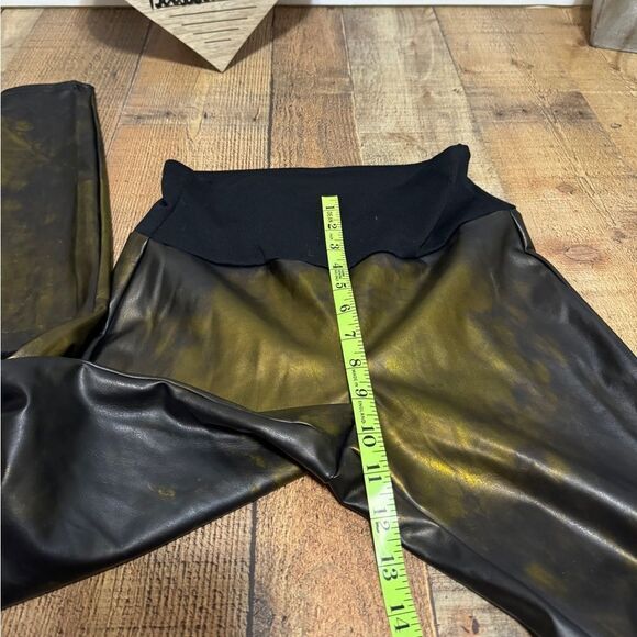 Assets by Spanx Black and Gold Faux Leather Leggings Size Medium - Picture 7 of 9